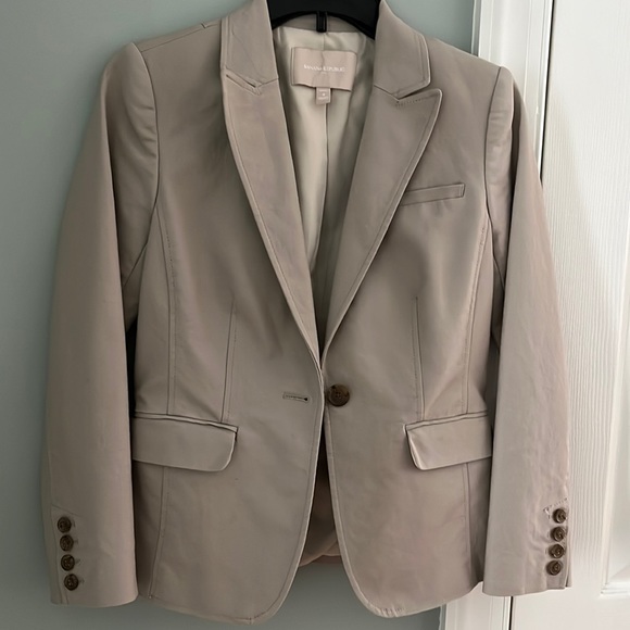 Banana Republic Jackets & Blazers - Banana Republic size 4